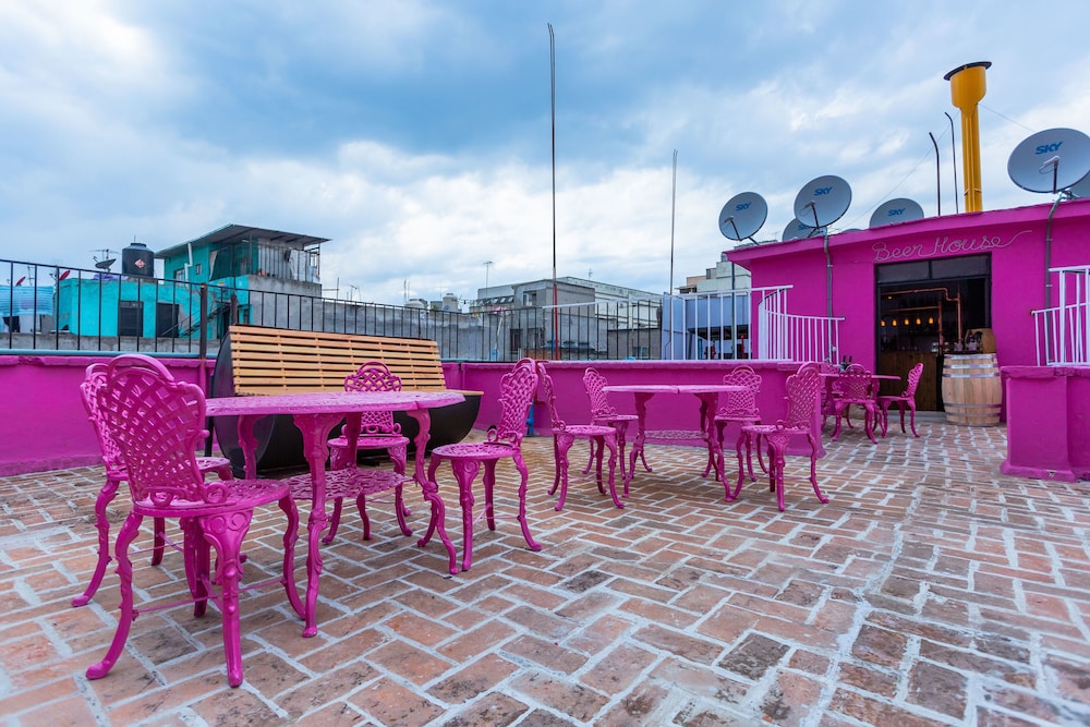 Mala Vecindad Beer Hotel 54/56