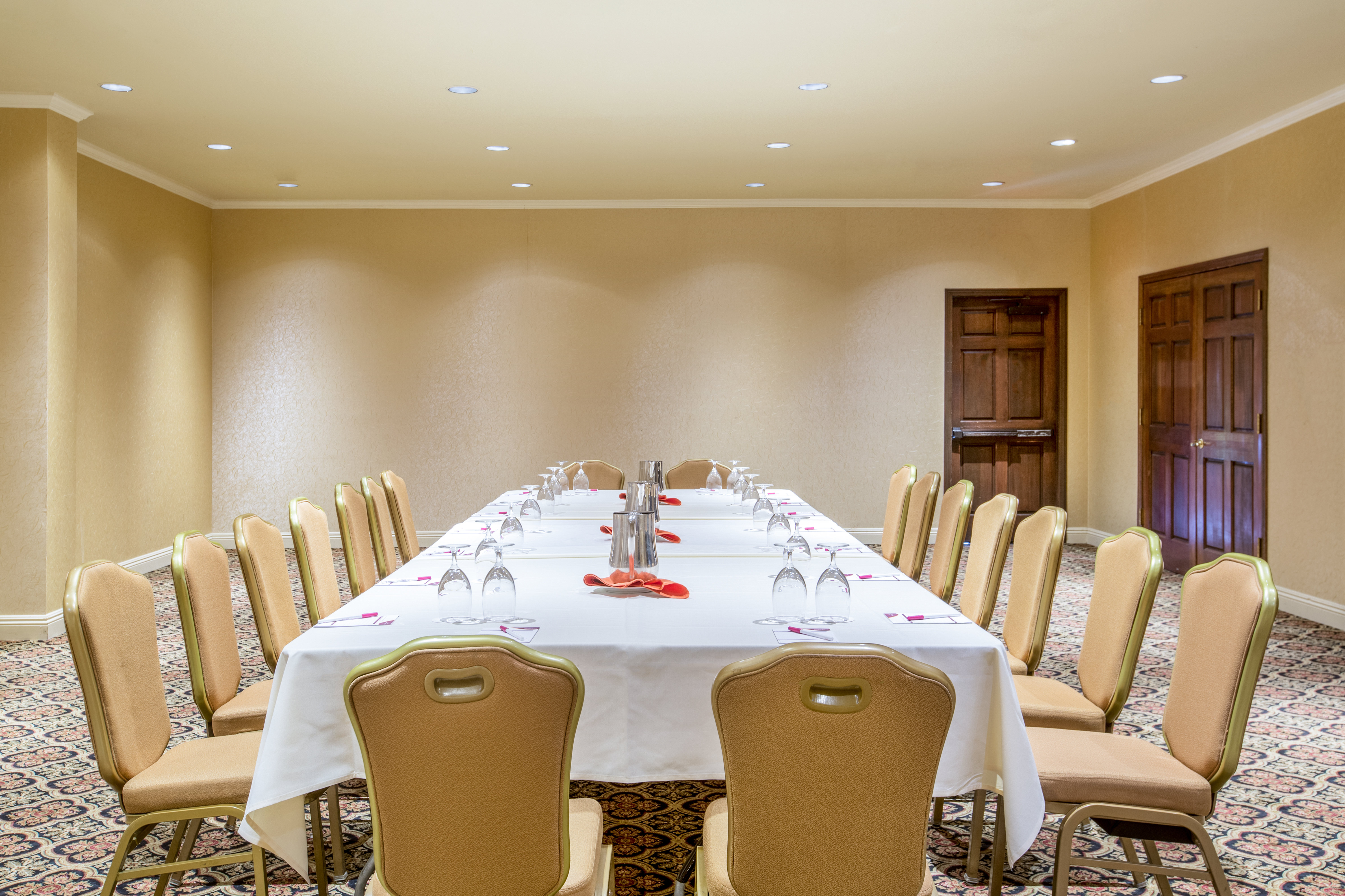 Crowne Plaza San Diego Mission Valley 24/50