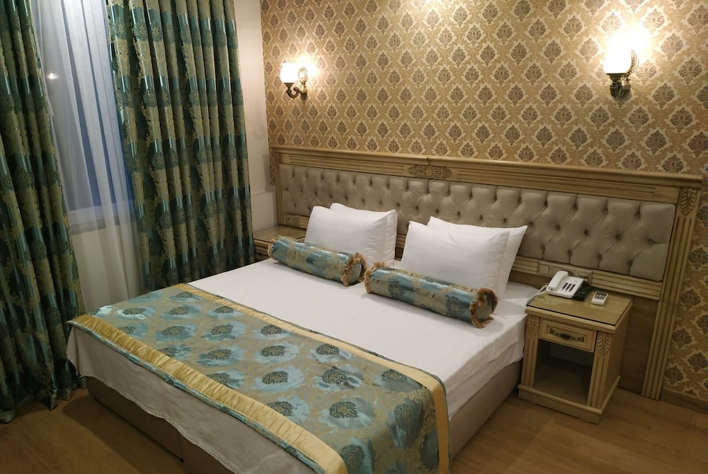ROOM, DOUBLE BED, MOSQUE VIEW