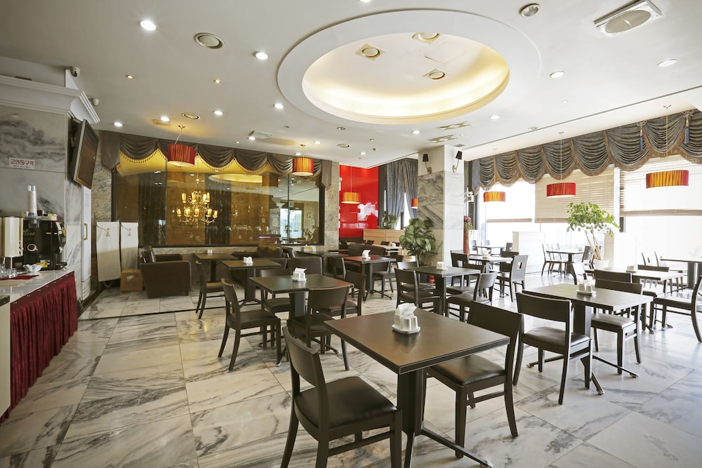 Metro Tourist Hotel 27/31