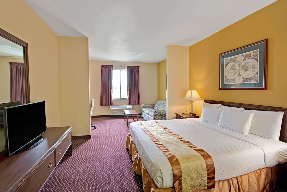 Days Inn & Suites by Wyndham Hickory 11/25