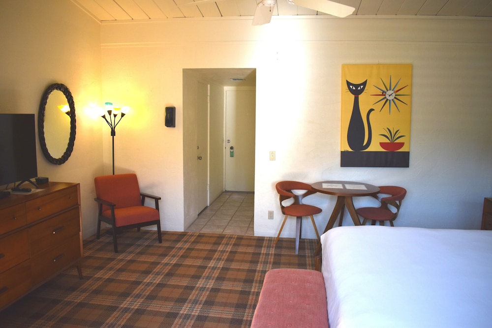Contenta Inn 52/66