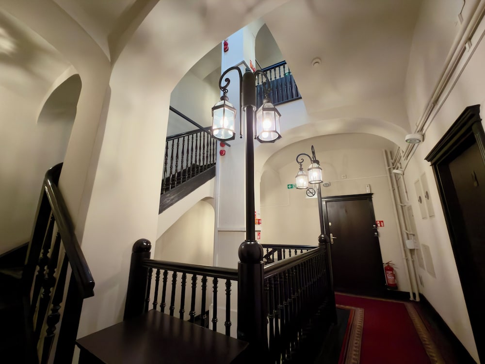 Scharffenberg Apartments 4/44