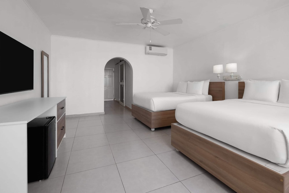 Muthu Crystal Cove Montego Bay 16/48