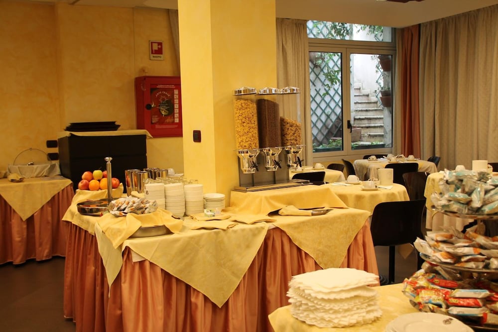 Sant Ambroeus Hotel 32/57