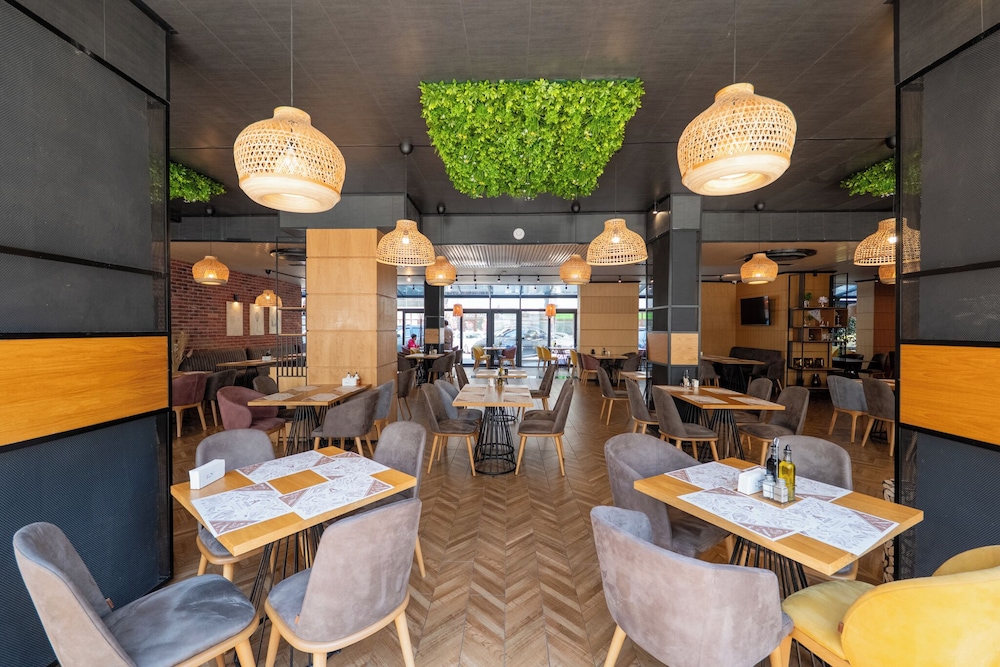 Avenue Hotel 46/50