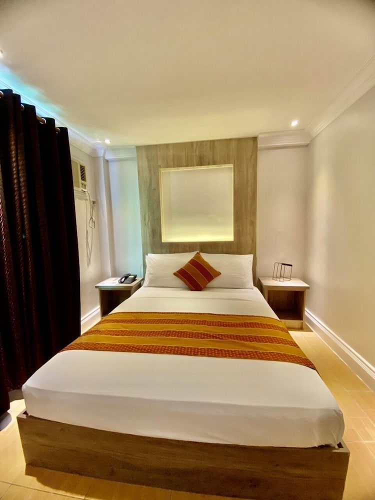 OYO 252 Hotel Euroasia 12/50
