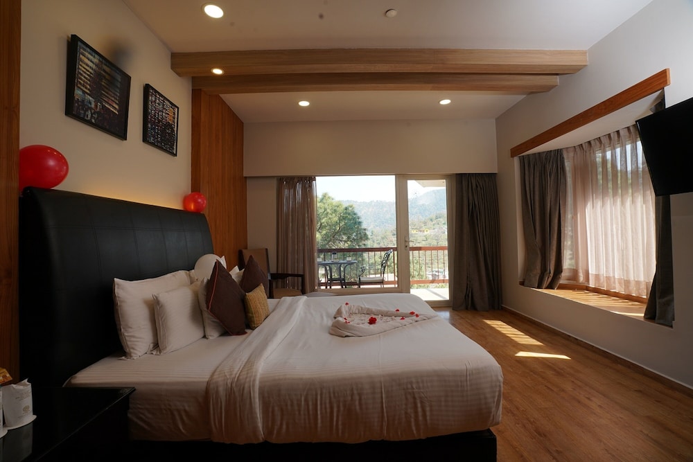 Moksha Himalaya Spa Resort 6/50
