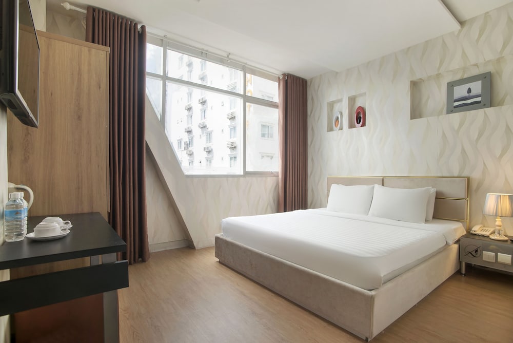 Saigon, Deluxe, Queen Bed
