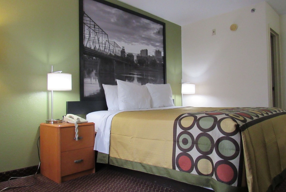 Super 8 by Wyndham New Cumberland 25/64