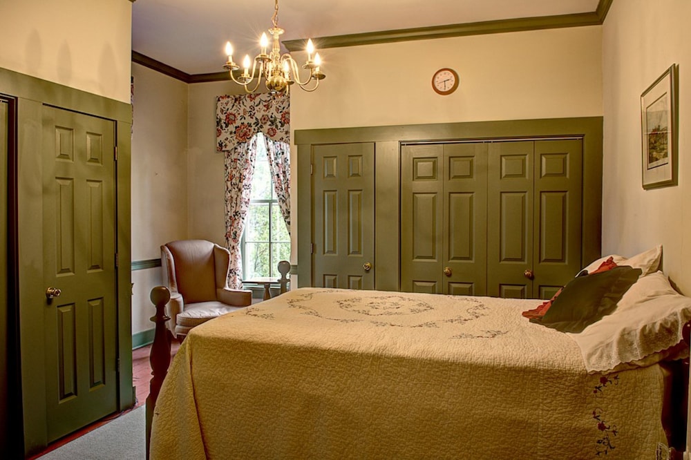 Emmas Bed and Breakfast 12/28