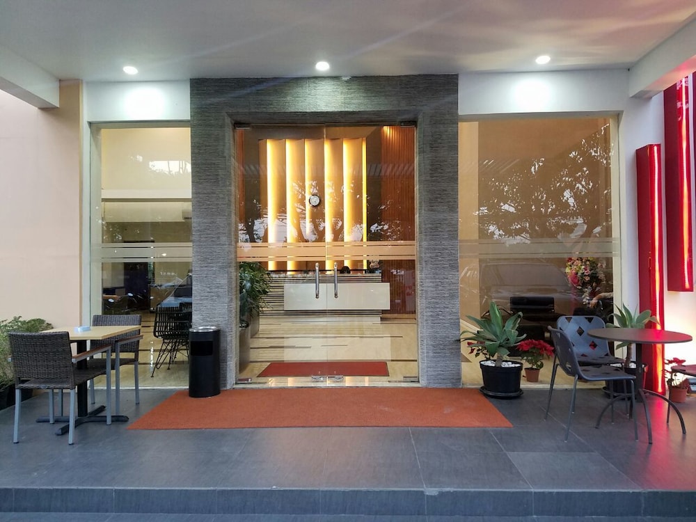 Sumi Hotel Surabaya 3/16