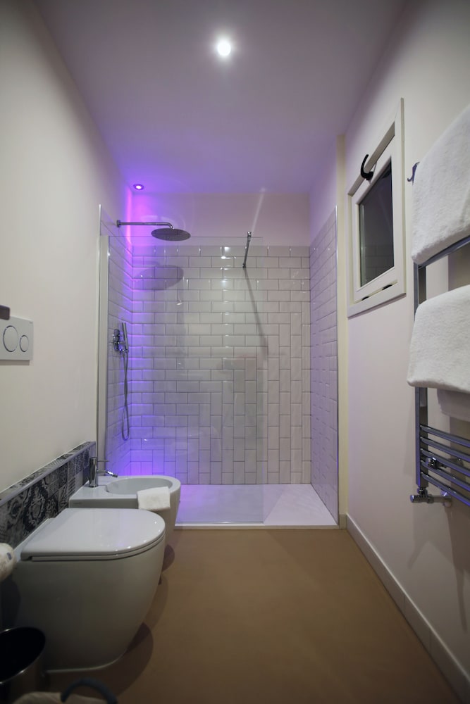 Trevi Contemporary Suite 36/42