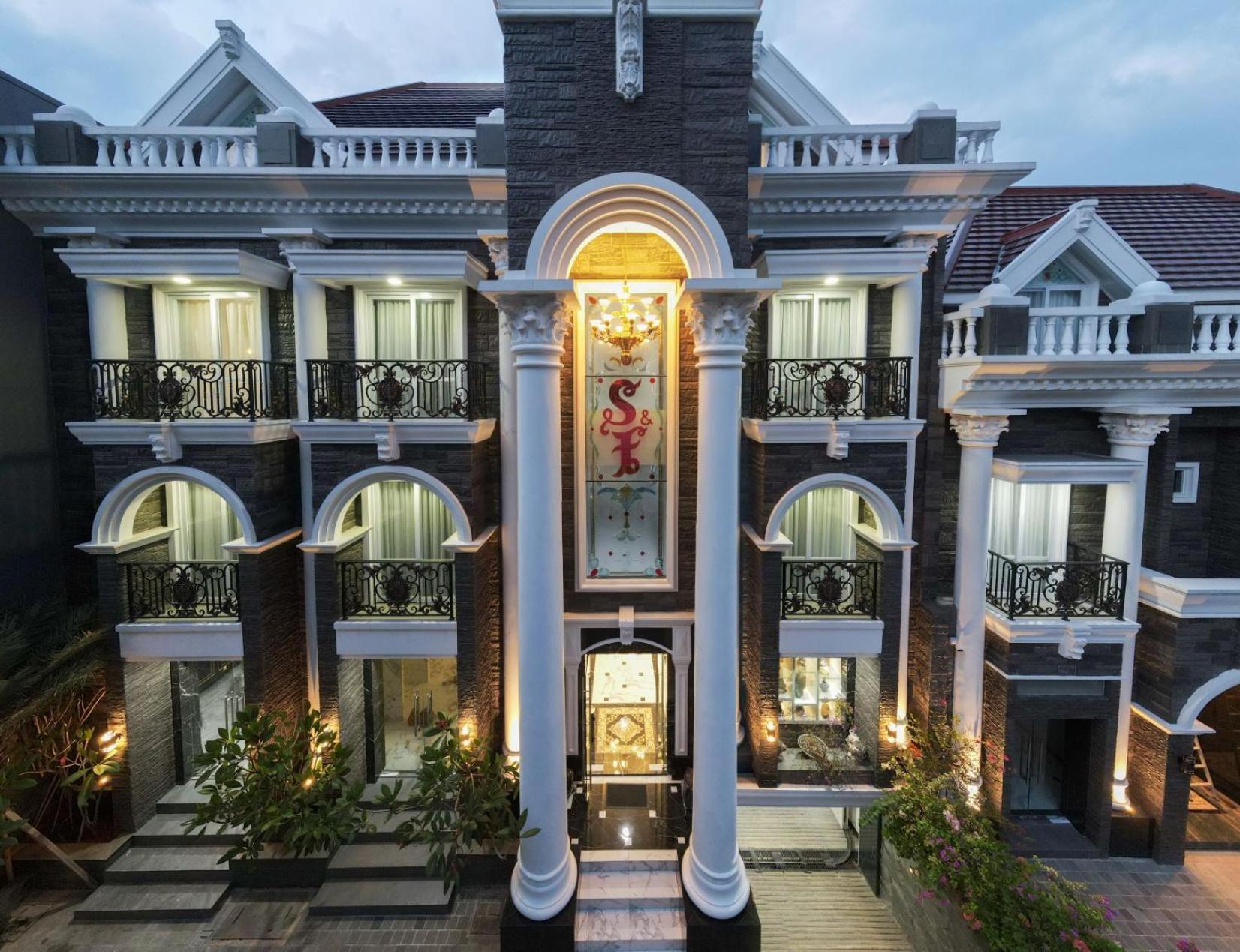 S and F Residence 2/36