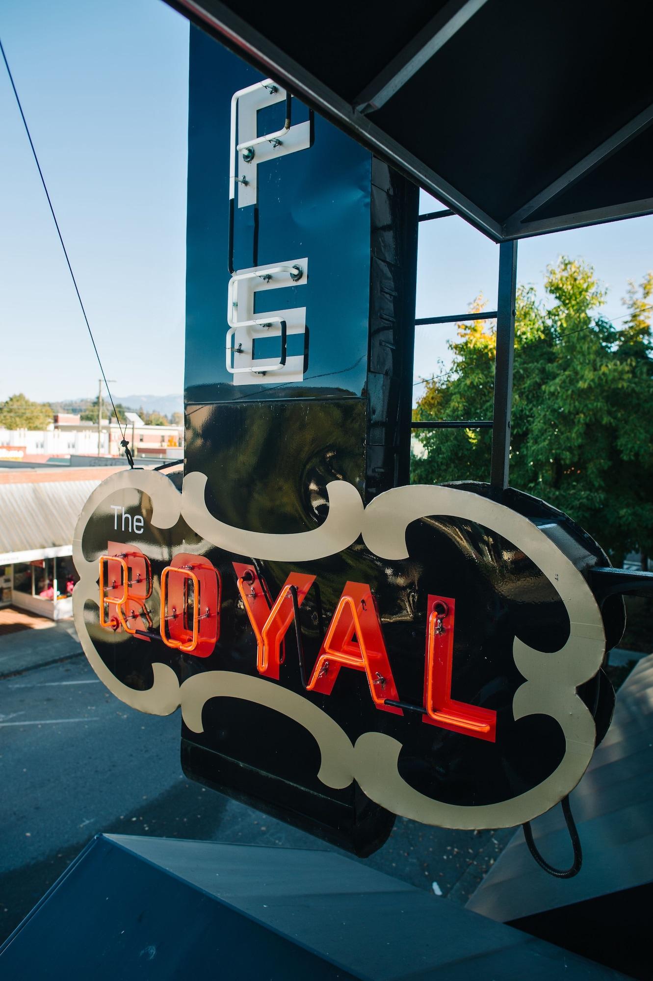 Royal Hotel 45/50