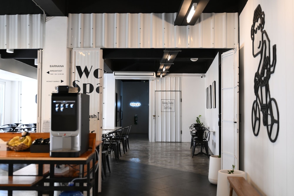 Blu Monkey Hub and Hotel Suratthani 30/50