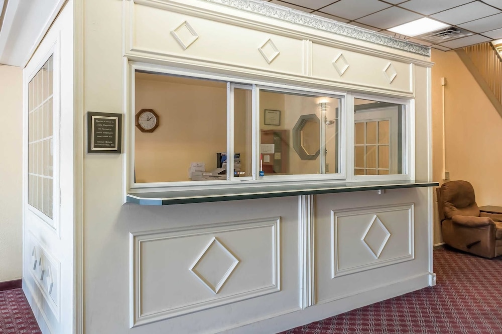 Econo Lodge Airport Reading PA 4/37