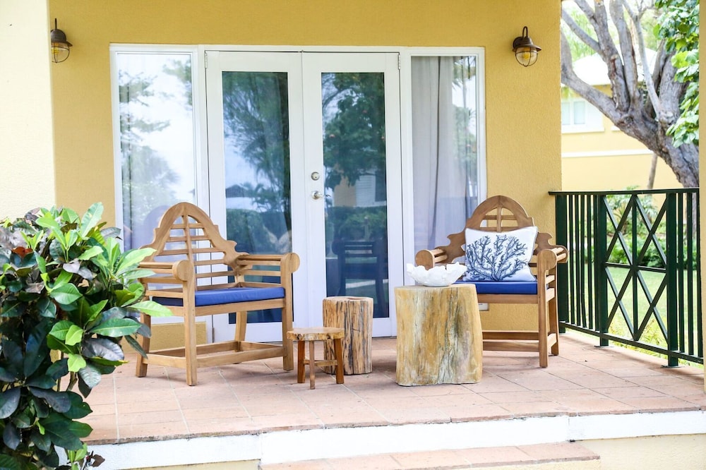 Villa Montana Beach Resort 12/75