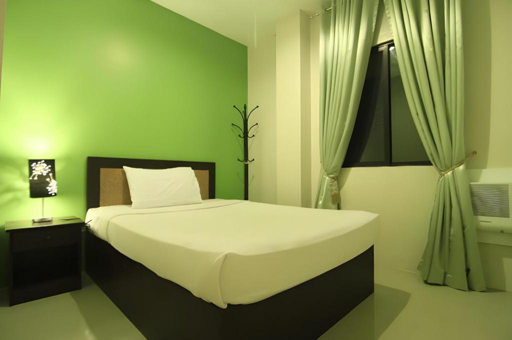 Urban Manor Hotel Annex 1/8