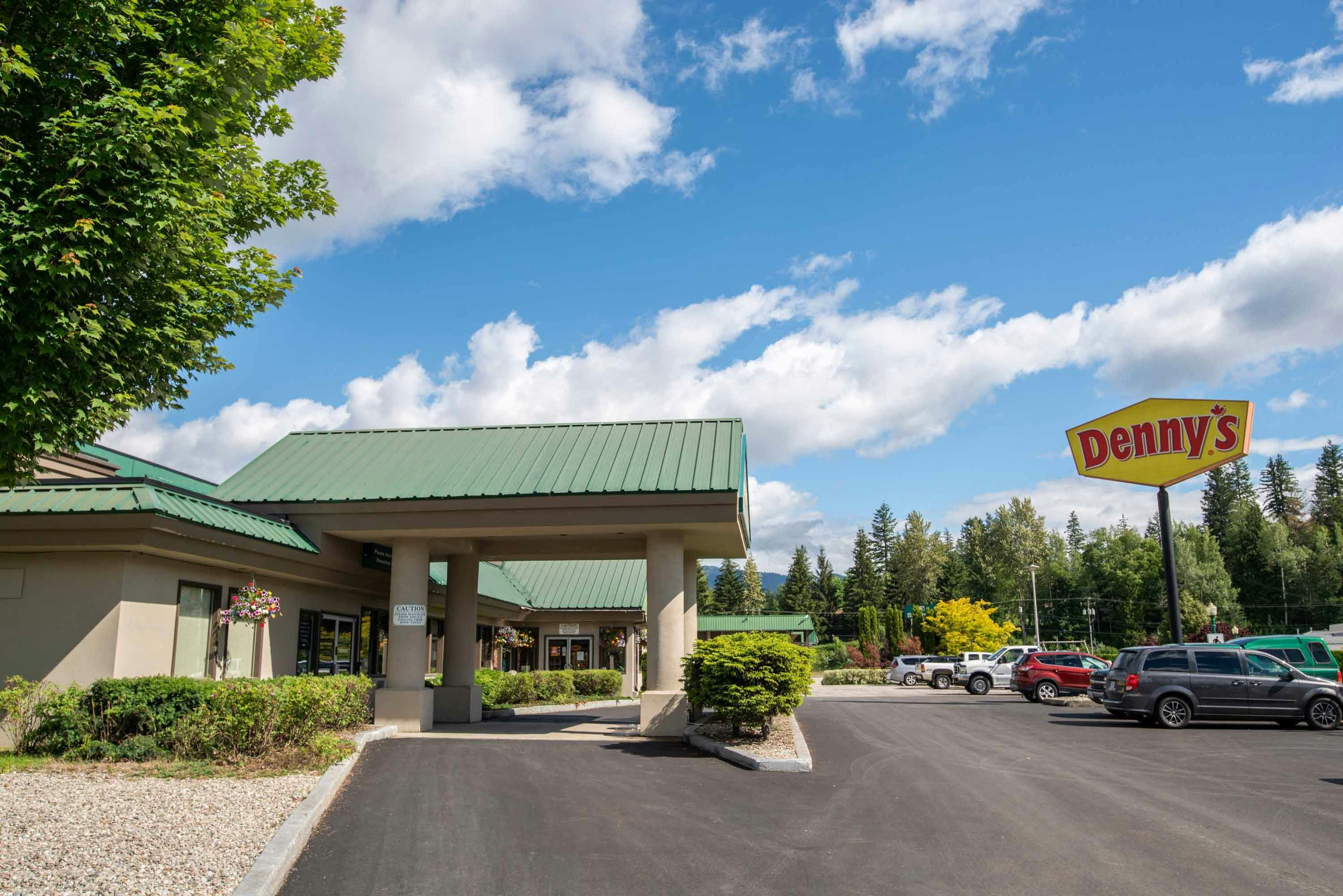 Sandman Hotel Revelstoke 25/26