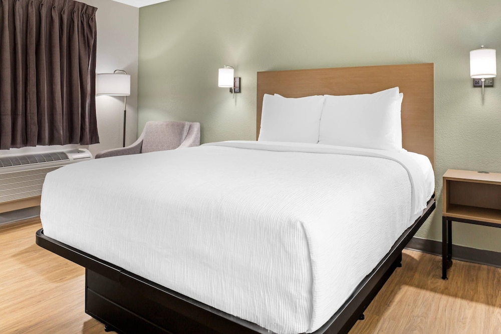 Standard, Queen Bed, Quality Inn Findlay 6/8