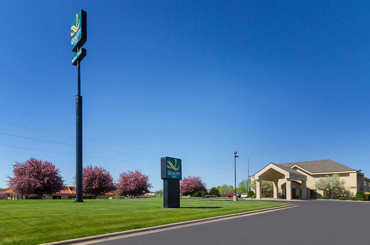 Quality Inn Fairmont 27/28