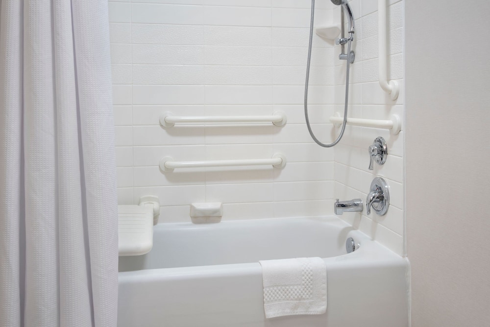 غرفة بسريرين كوين لذوي الإعاقة، Fairfield Inn Suites Watertown Thousand Islands 4/4