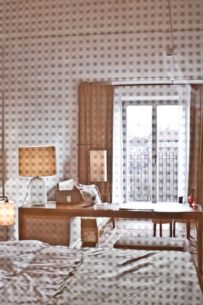 Louis Hotel 40/60
