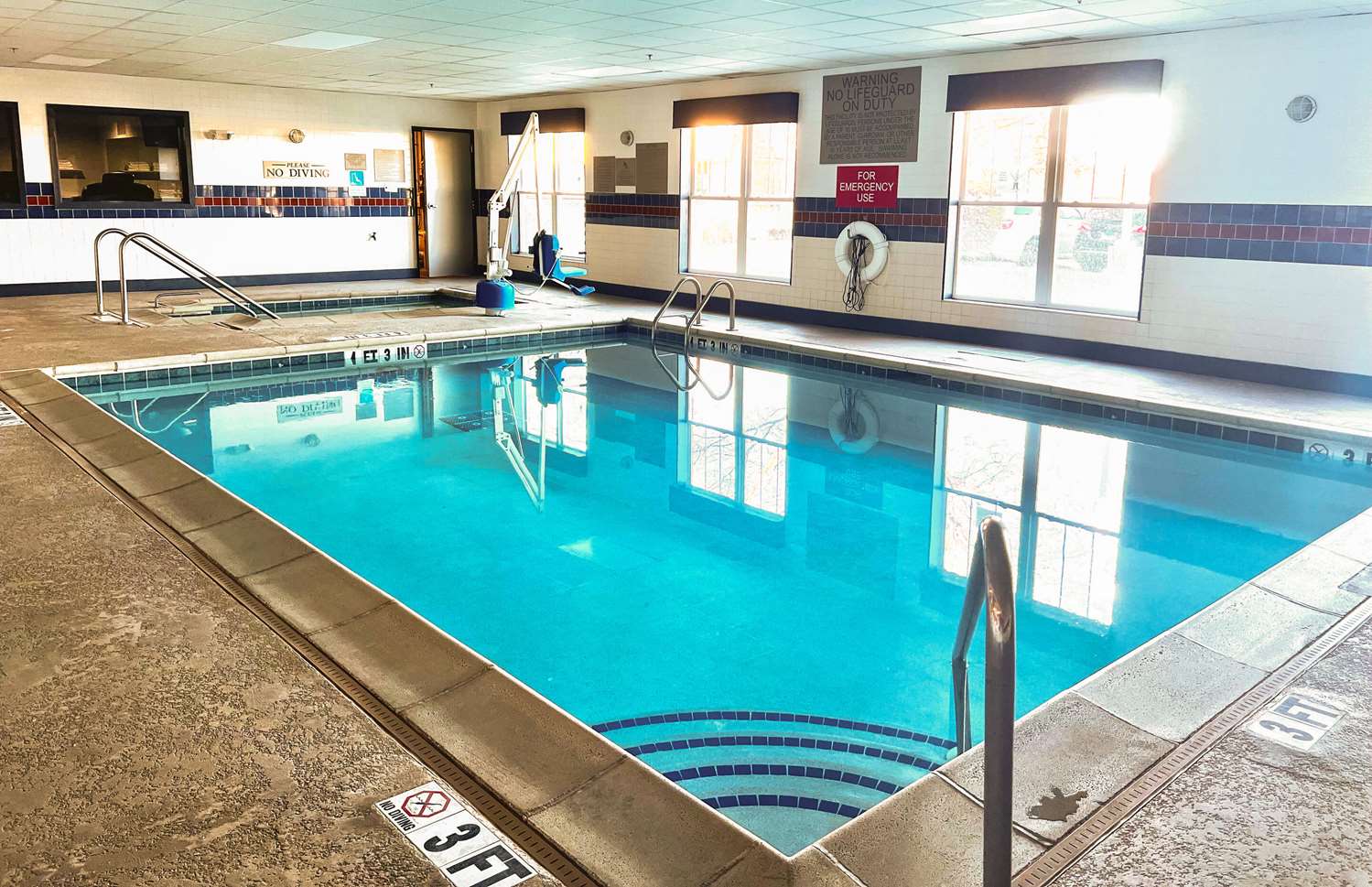 Country Inn & Suites by Radisson, Crystal Lake, IL 19/42