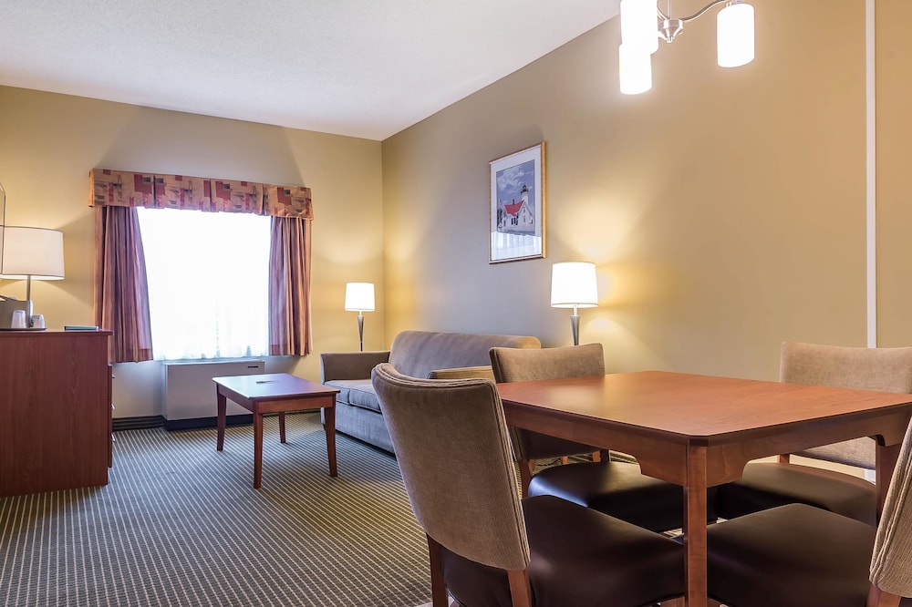 Quality Inn & Suites Hawkesbury 35/50