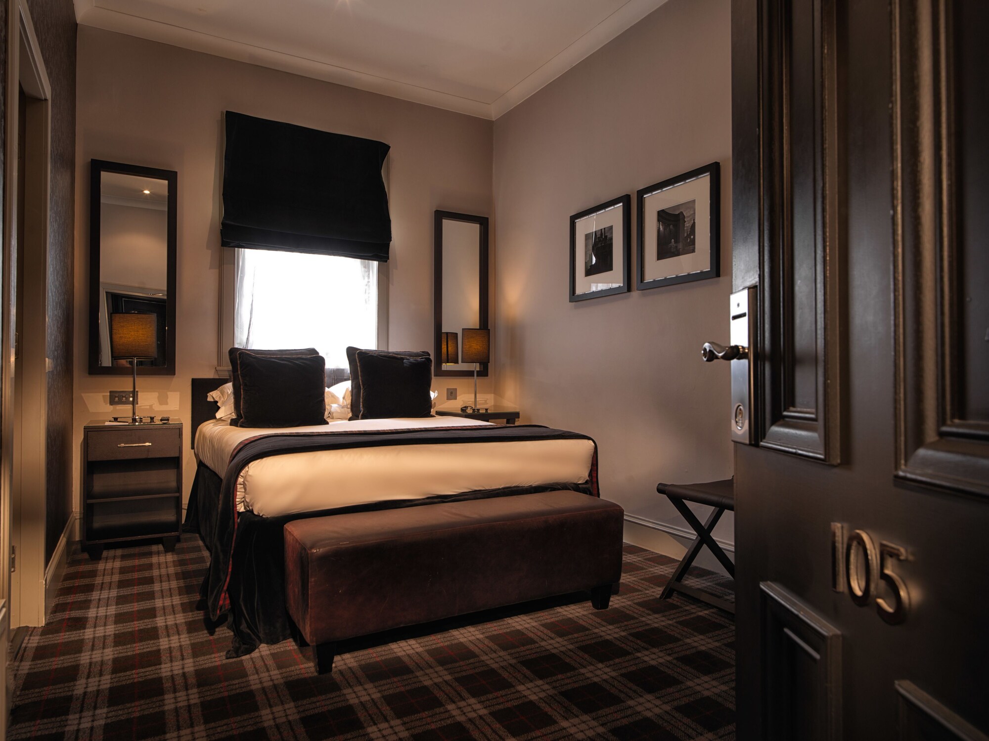COZY, DOUBLE BED