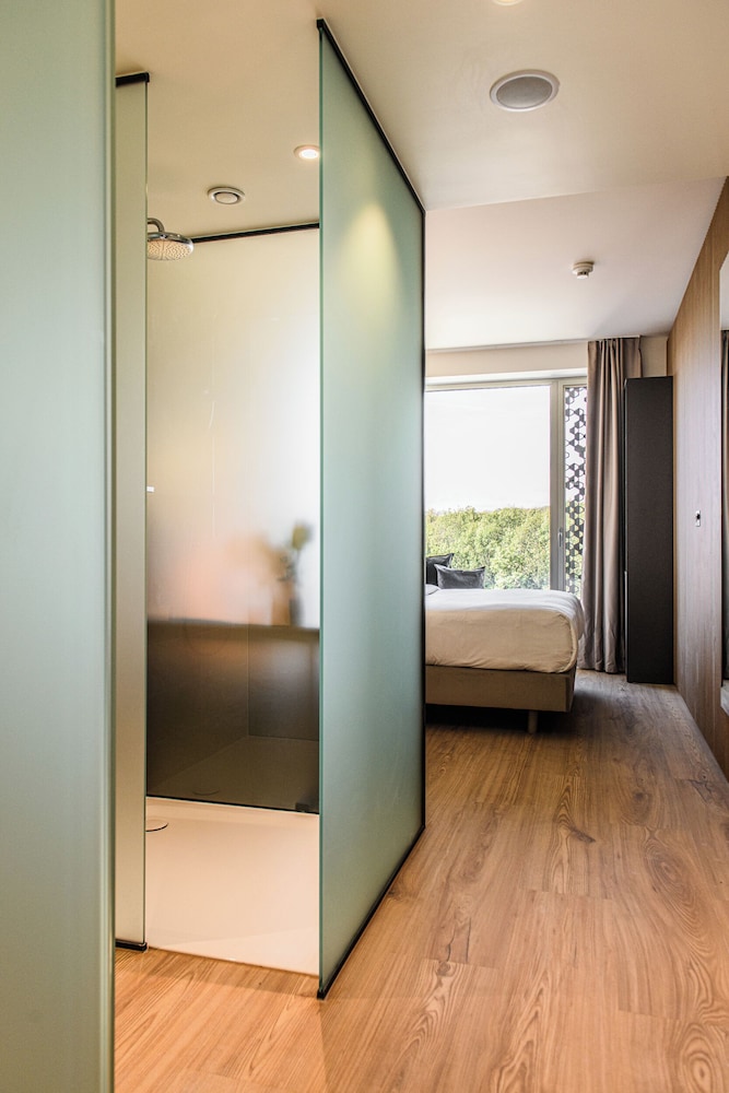 Afterwork Hotel 8/49