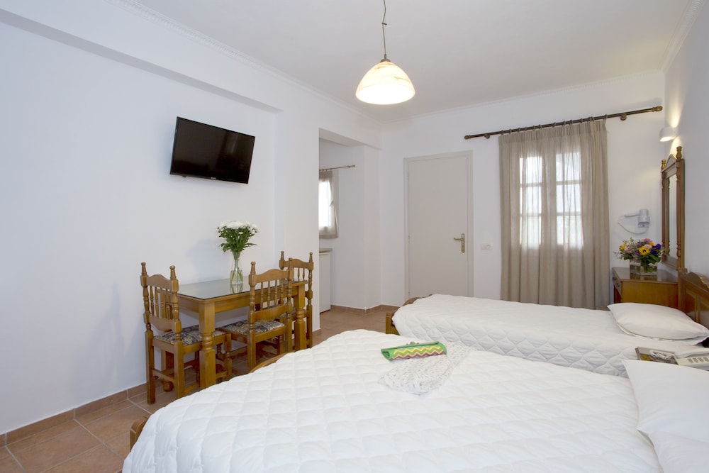 Alexandra Hotel 38/63