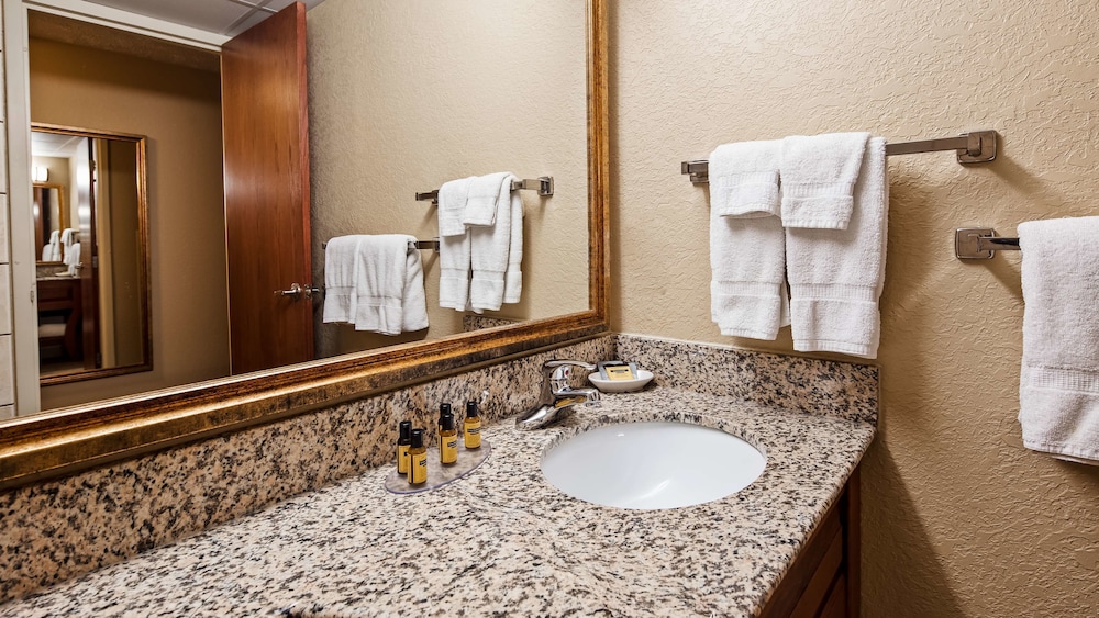 Best Western Plus Mid Nebraska Inn & Suites 18/41