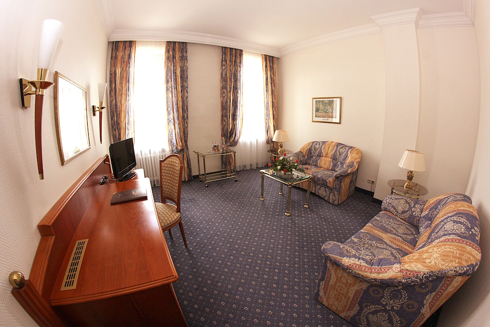 Bayerischer Hof Dresden 55/76