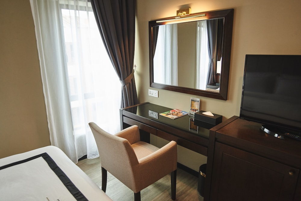 Corsica Hotel 34/35