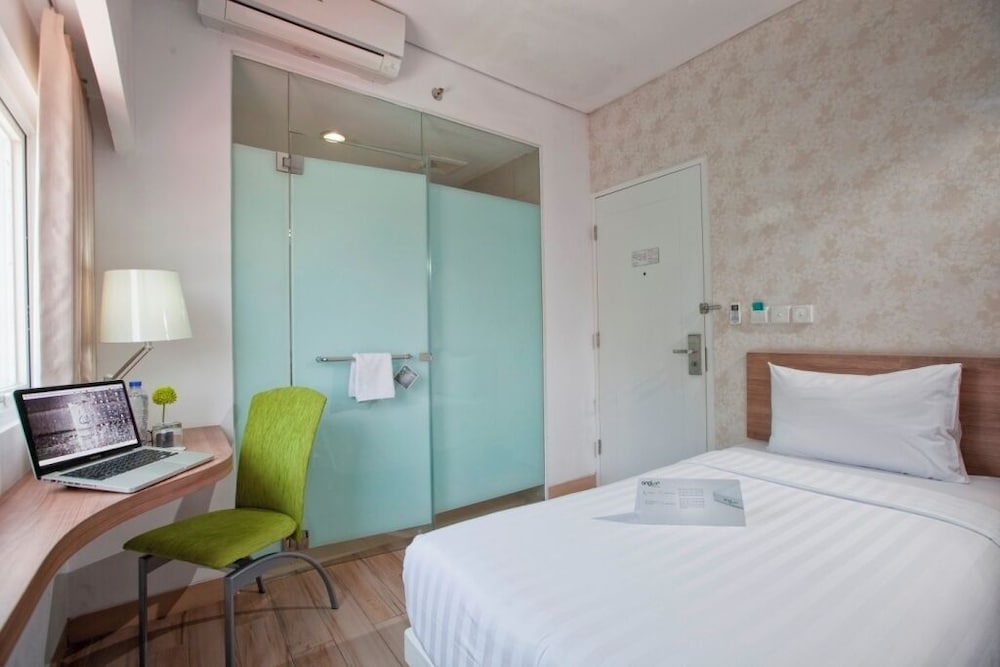 ECONOMY, SINGLE