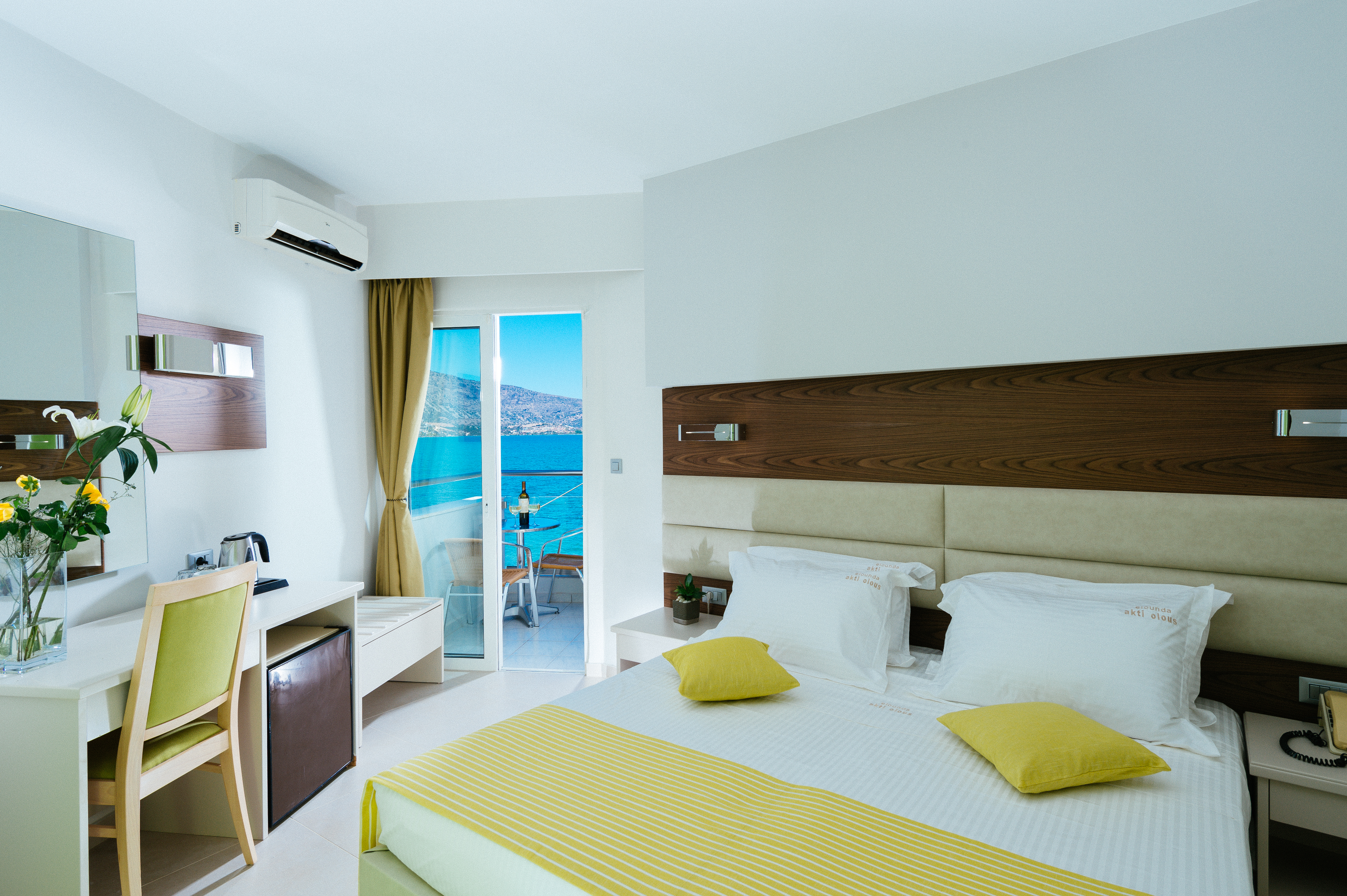 Room, Double Bed, Lateral Side Sea View، Elounda Akti Olous Hotel - Adults Only 3/6