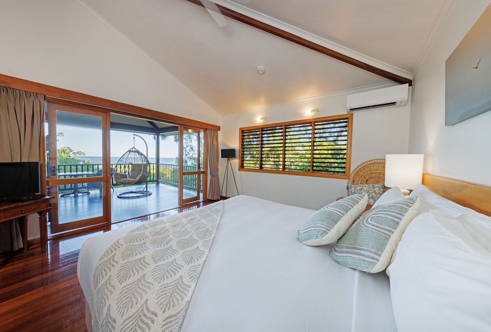 SANDPIPER, SUITE