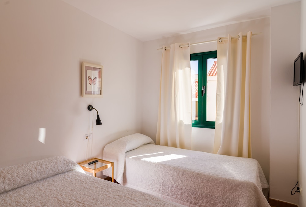 Apartamentos Los Rosales 27/75