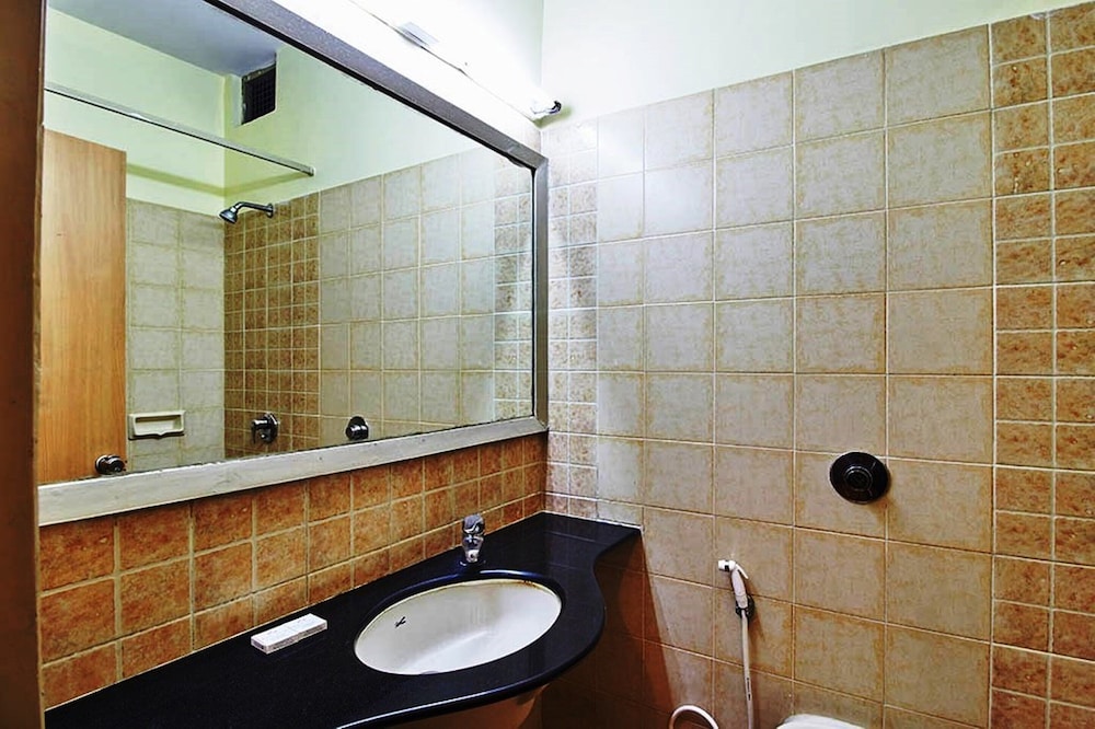 HOTEL ROOPA 63/63