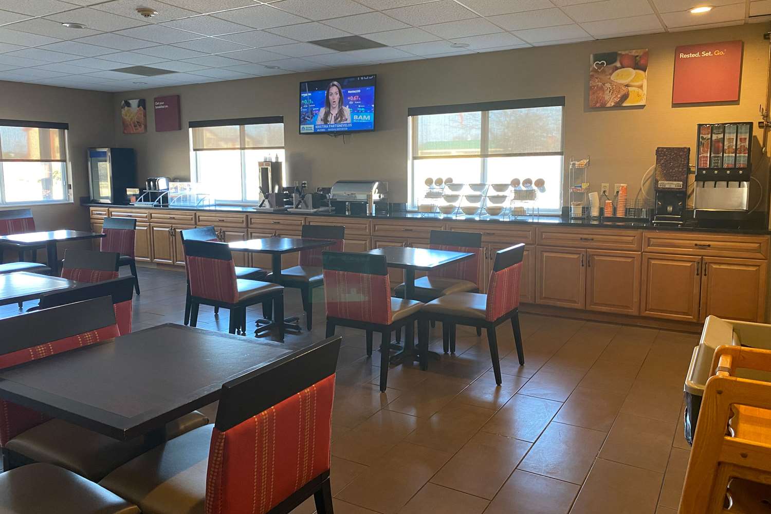 Comfort Suites Peoria I-74 31/35