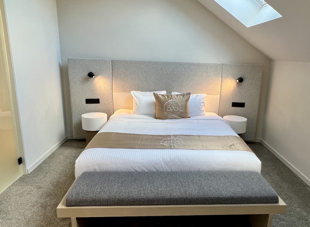 Room, King Bed, Attic