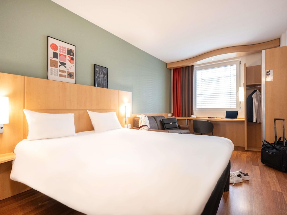 ROOM, DOUBLE BED, SOFA