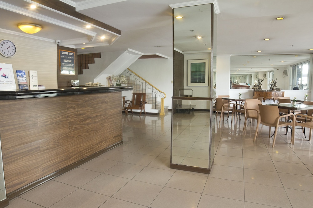 Nichols Airport Hotel 6/61