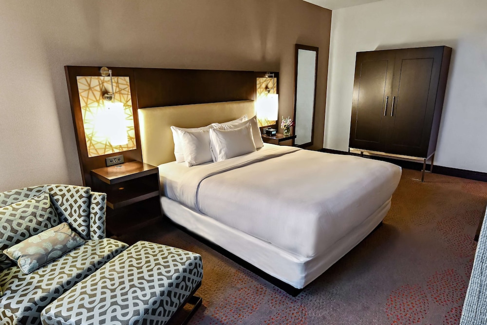 HILTON DALLAS/PLANO GRANITE PARK 17/88