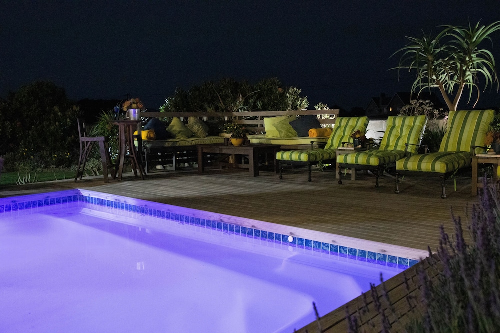 Stay at Friends (Guest house) 25/50