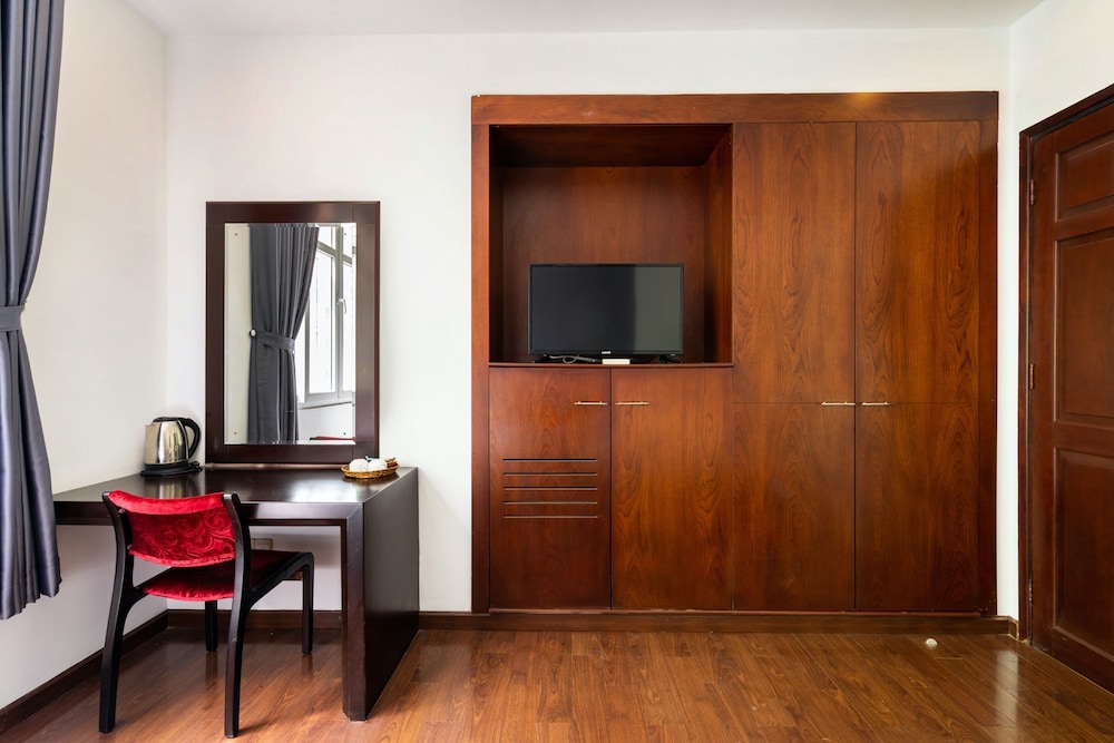 A&A Toronto Hotel 60/66