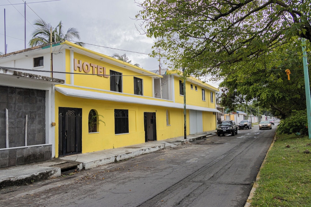 OYO Hotel Marias Aeropuerto Internacional de Chetumal 52/61
