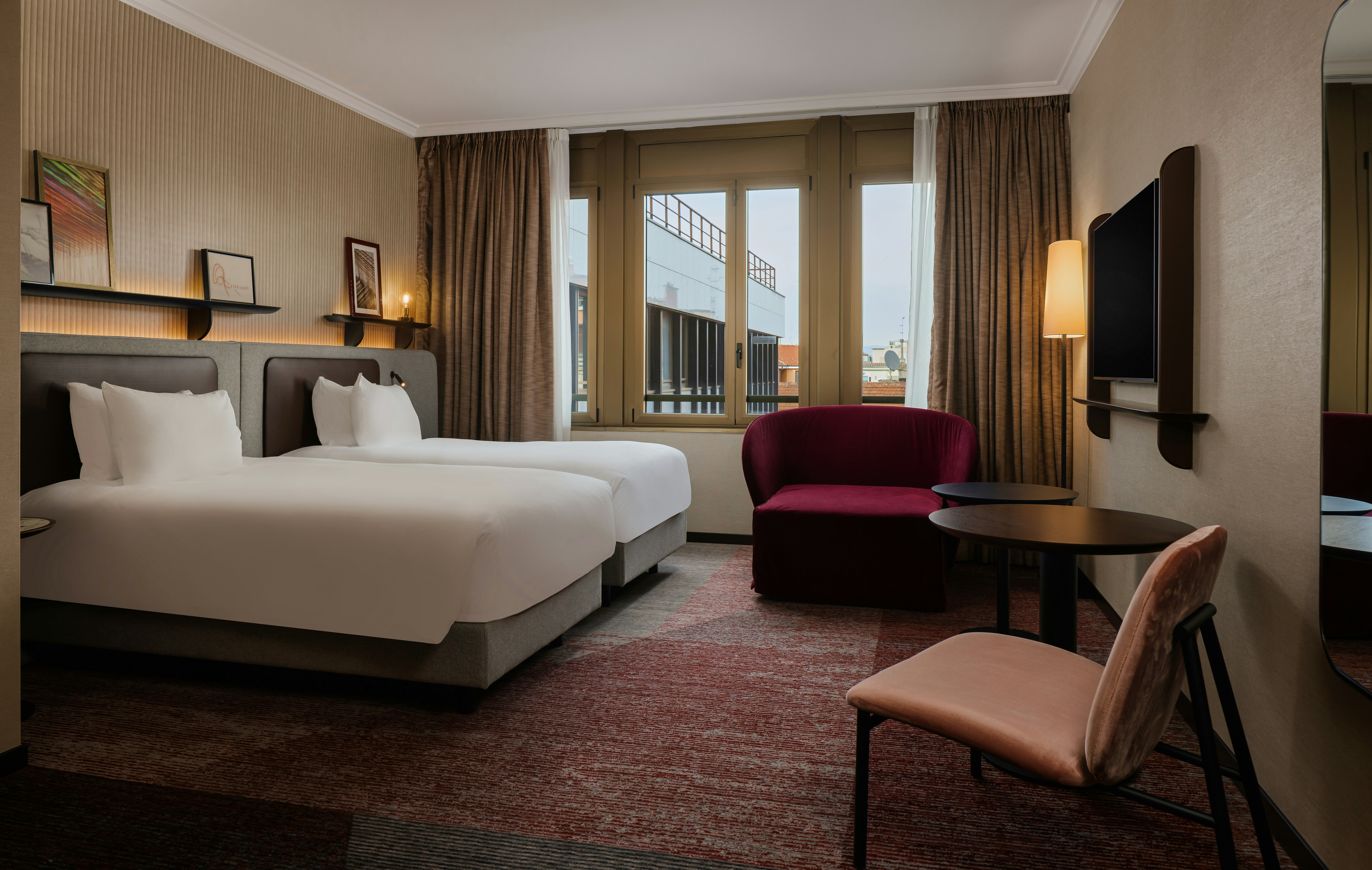 DELUXE, EXECUTIVE, TWIN BEDS
